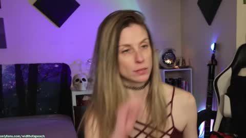 Snapshot of widthofapeach chatting on October 7, 12:41 am Gretchen Jimmy online show from October 7, 12:41 am