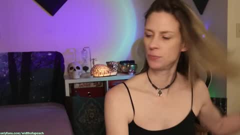 Snapshot of widthofapeach chatting on October 13, 2:33 am Gretchen Jimmy online show from October 13, 2:33 am