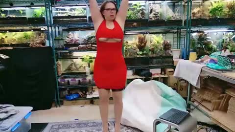 Snapshot of wifen_heels chatting on April 26, 10:07 pm WifeNheels online show from April 26, 10:07 pm