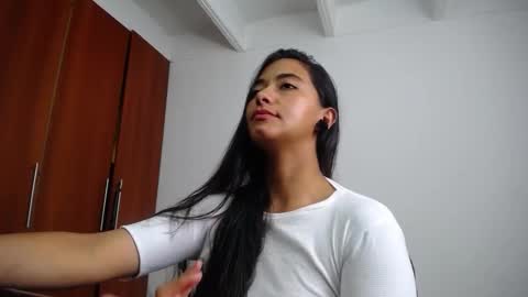 Ilauren online show from December 1, 7:52 pm