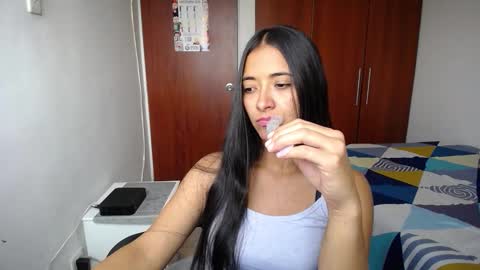 Ilauren online show from February 12, 7:31 pm