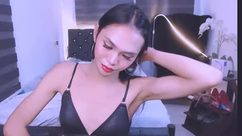 Snapshot of wild_lily30 chatting on February 9, 3:32 am wild lily30 online show from February 9, 3:32 am