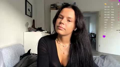 Mia online show from November 2, 3:03 pm