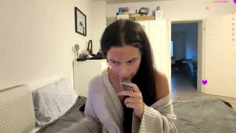 Mia online show from January 18, 4:00 pm