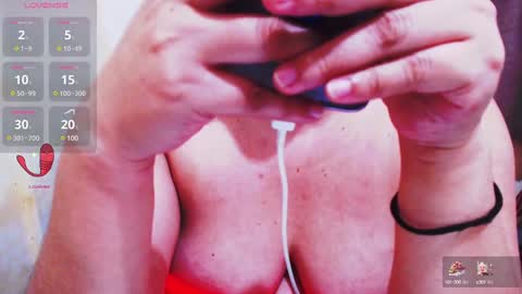 Snapshot of wildhotasianx chatting on February 20, 4:14 pm wildhotasianx online show from February 20, 4:14 pm