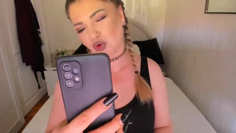 Snapshot of wildkatrina_ chatting on May 11, 11:16 am Miss Deea online show from May 11, 11:16 am