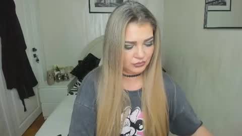 Snapshot of wildkatrina_ chatting on June 14, 7:10 am Miss Deea online show from June 14, 7:10 am