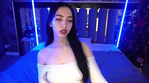 Snapshot of wildkittenx_ chatting on December 19, 7:04 am Alena online show from December 19, 7:04 am