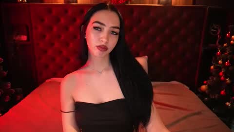 Snapshot of wildkittenx_ chatting on December 23, 6:44 am Alena online show from December 23, 6:44 am