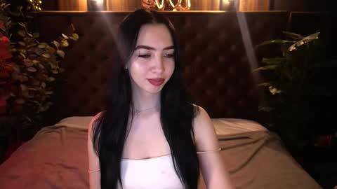 Snapshot of wildkittenx_ chatting on February 17, 6:43 am Alena online show from February 17, 6:43 am