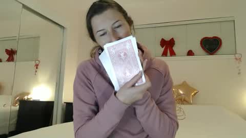 WildRose L - check my Pinned tweet if you dont see me online within 5 minutes after Ive sent email notifications online show from February 19, 2:51 am