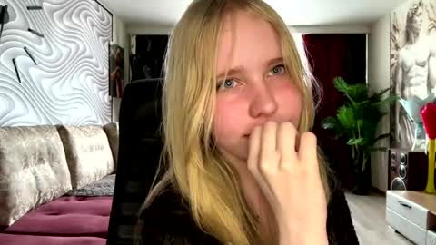 Anny online show from May 28, 11:40 am