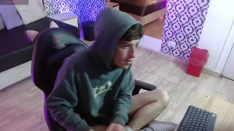 Snapshot of will_tay1 chatting on April 6, 2:42 am WILL online show from April 6, 2:42 am