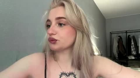Olivia online show from May 29, 3:10 pm
