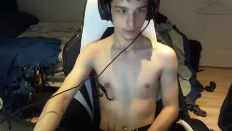 willfro_ online show from October 15, 1:39 am