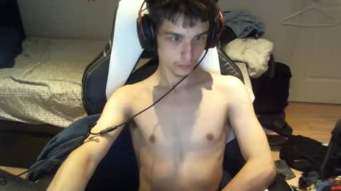 willfro_ online show from October 19, 1:39 am