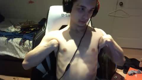 willfro_ online show from December 18, 5:02 am