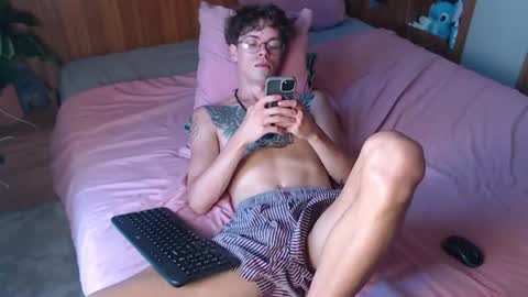 Snapshot of william_henry_a chatting on June 22, 3:25 am William online show from June 22, 3:25 am