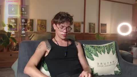 Snapshot of william_henry_a chatting on July 27, 12:01 pm William online show from July 27, 12:01 pm