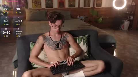 Snapshot of william_henry_a chatting on July 29, 12:20 am William online show from July 29, 12:20 am
