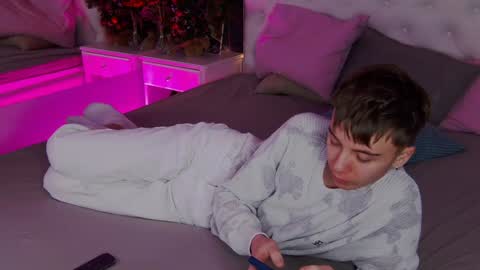 Snapshot of william_ross chatting on January 3, 10:19 pm will online show from January 3, 10:19 pm