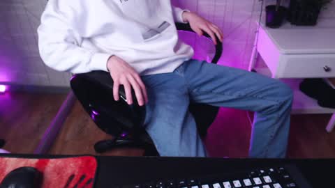 Snapshot of william_ross chatting on January 4, 10:45 pm will online show from January 4, 10:45 pm