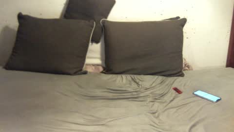 Snapshot of willingwillwet chatting on March 8, 11:28 pm Call me Babe online show from March 8, 11:28 pm