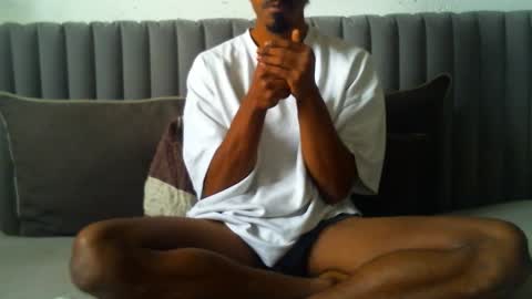 Snapshot of willingwillwet chatting on October 25, 12:02 pm Call me Babe online show from October 25, 12:02 pm