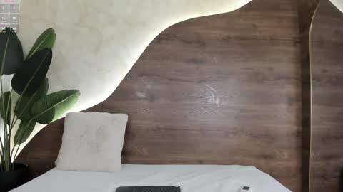 Ms Willow online show from February 28, 7:56 pm