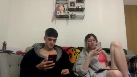 willy_est_95 online show from April 23, 12:12 am
