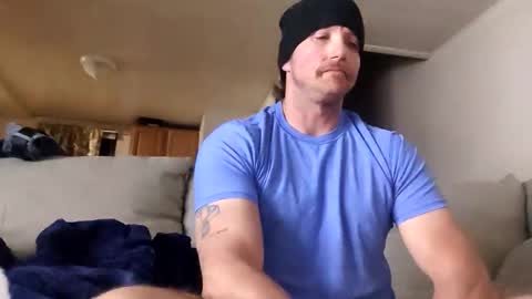 willynn83 online show from April 18, 8:07 am