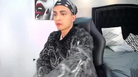 Snapshot of willysmile chatting on April 8, 8:42 pm Willy online show from April 8, 8:42 pm