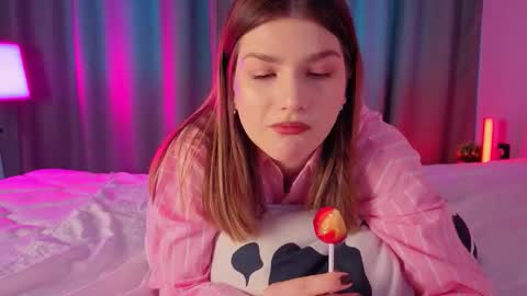 Snapshot of wilmajonson chatting on February 16, 7:26 am Vicki3 online show from February 16, 7:26 am