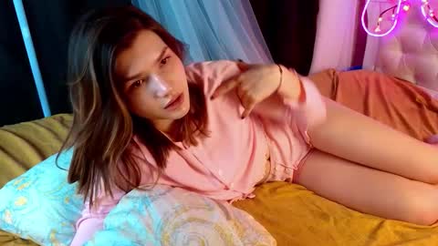 Vicki3 online show from March 3, 7:03 am