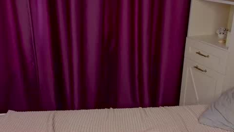 Snapshot of wilonebute chatting on June 25, 5:12 am Mary online show from June 25, 5:12 am