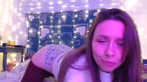 Eevie online show from December 4, 1:25 am