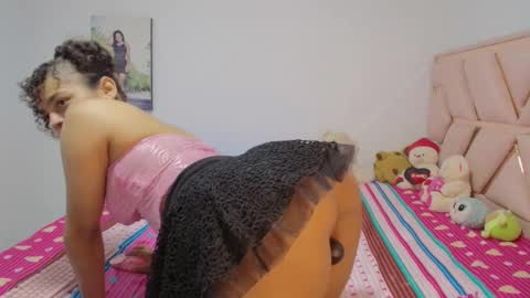  Winnifer Gonzalez  online show from March 5, 4:30 am