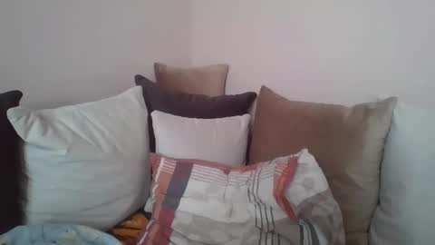 Snapshot of winston1982q chatting on March 1, 12:51 pm winston1982q online show from March 1, 12:51 pm