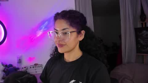     Luna Violeta  A r t i s t  online show from February 19, 2:33 am