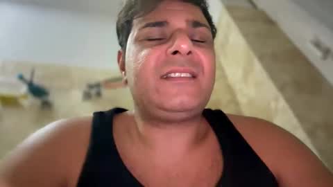 Snapshot of witebull83 chatting on December 2, 8:11 pm Witebull online show from December 2, 8:11 pm