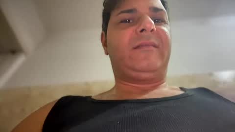 Snapshot of witebull83 chatting on December 3, 6:49 pm Witebull online show from December 3, 6:49 pm