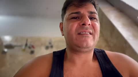 Snapshot of witebull83 chatting on December 10, 11:32 am Witebull online show from December 10, 11:32 am