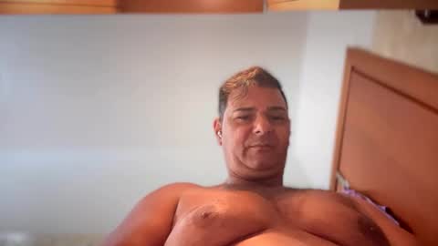 Snapshot of witebull83 chatting on March 26, 10:21 am Witebull online show from March 26, 10:21 am