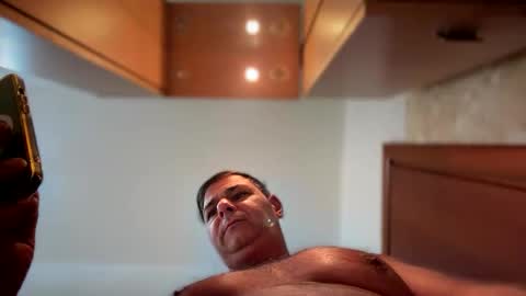 Snapshot of witebull83 chatting on April 1, 6:36 am Witebull online show from April 1, 6:36 am