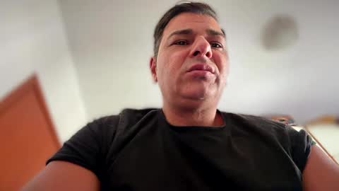 Snapshot of witebull83 chatting on April 4, 10:24 am Witebull online show from April 4, 10:24 am