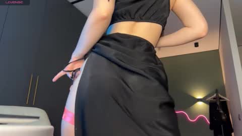 Isobelle online show from November 25, 5:13 pm