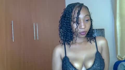 Snapshot of wizzia_khalifa chatting on February 20, 2:46 pm girlie o online show from February 20, 2:46 pm