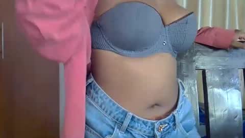 Snapshot of wizzia_khalifa chatting on March 5, 2:34 pm girlie o online show from March 5, 2:34 pm