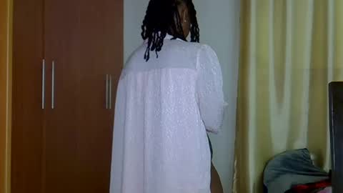 Snapshot of wizzia_khalifa chatting on March 10, 1:21 pm girlie o online show from March 10, 1:21 pm