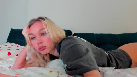 wladilia online show from November 26, 8:21 pm